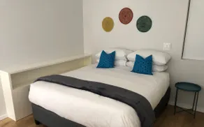 Pool | Gym | Parking | Balcony | 5 min to beach - Image 2
