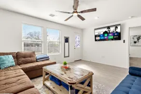 4 Bedroom Sweet Cozy Home near Lackland/SeaWorld - Image 3