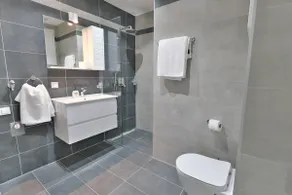 Apartment 10 - Image 3