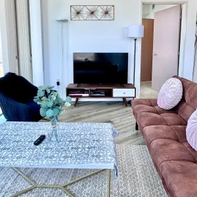 Breathtaking 15+floor 2b Skyline | Free Parking - Image 3