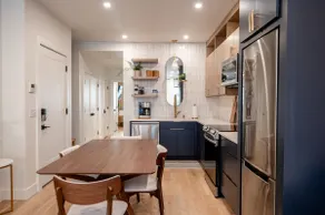 Luxury, downtown apt w/ balcony close to skiing - Image 4