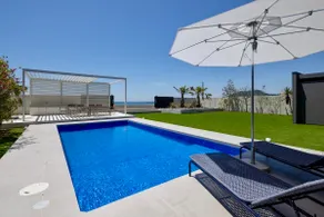 Limited to 1 group per day | Small luxury villa by the sea | With pool and sauna | Karaoke (optional) | Maximum 6 people - Image 2