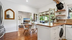 Relaxing 4BR Retreat - Pool, BBQ & Outdoor Shower - Image 4