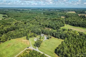 Farmhouse on 5-Acres w/ Fantastic Outdoor Spaces - Image 2