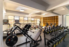 Modern Luxe 2BR w/ Gym, Golf, Tuck Shop & Views - Image 3
