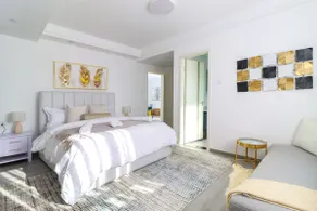 Modern Luxe 2BR w/ Gym, Golf, Tuck Shop & Views - Image 5