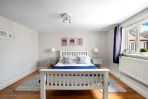 One-bed central retreat in Brockenhurst - Image 3