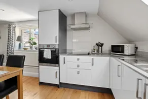 One-bed central retreat in Brockenhurst - Image 2