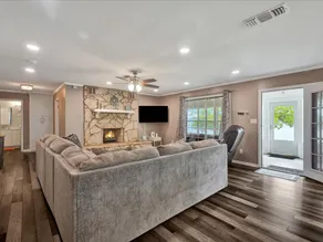 The Lake House - Image 5