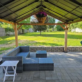 Large Private Yard, 4br home, Walk to town center - Image 2