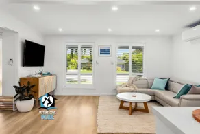 Hampton's Style Holiday Retreat - close to the beach! - Image 2