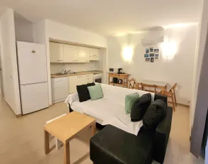 Ground floor with garden and pool by the sea - Image 2