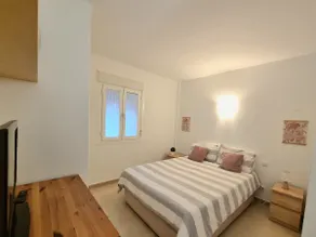 Ground floor with garden and pool by the sea - Image 4