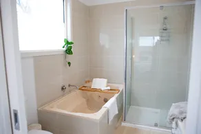 Malahide Coastal Retreat - Image 2