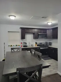 Heights House *privacy, parking, and pet friendly* - Image 4