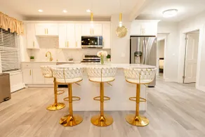 Chic and Cozy Family Retreat Close to Boston - Image 2