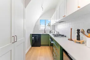 The Roundhouse 4BR Home - Image 4