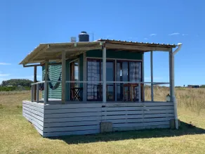 Cabin between countryside, sky and sea - Image 4