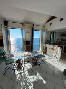 Entre los acantilados y el mar, Costa de Amalfi Villa en el océano. - Image 5