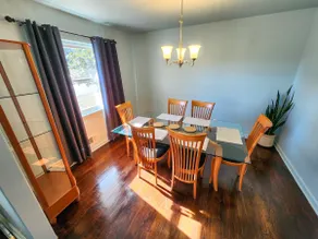 Airport Hideaway 4beds, 3BR, 2Ba 8 mins to Airport - Image 5