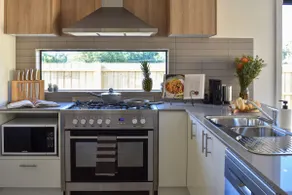 Modern 4BR Home: Lux touches, close to everything - Image 5
