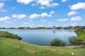 Lakefront Pool Home-Breezy, Open & Spacious - Image 5