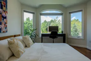Luxury & Modern Home in Thornhill, Parking, Yard - Image 5
