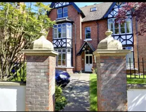 ApArt 1 – Riverside Gallery Flat + Free Parking - Image 3
