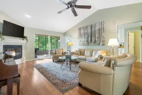 VIEWS, VIEWS, VIEWS! Great Winter Retreat Prices! - Image 4