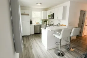 3BR Beachwood Bungalow Near Beaches & Downtown - Image 4