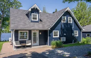 Au Bord de l'Eau – Cottage with private dock - Image 3