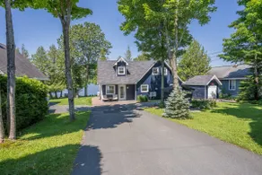 Au Bord de l'Eau – Cottage with private dock - Image 2