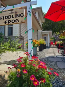 The Fiddling Frog Guest Suite - Image 4