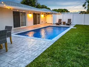 Luxe Home- Heated Pool |BBQ Grill |5 min to Beach! - Image 4