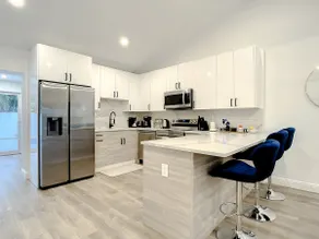 Luxe Home- Heated Pool |BBQ Grill |5 min to Beach! - Image 3