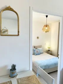 Lovely one-bedroom apartment with sea view, a 5-minute walk from the beaches - Image 4