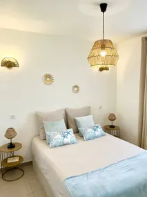 Lovely one-bedroom apartment with sea view, a 5-minute walk from the beaches - Image 3