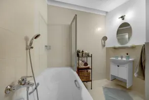 REVON Art-Deco Old Town Apartment - Image 4