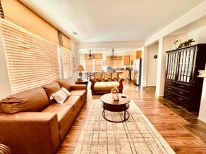 Cozy Home in Gated Country Club - Image 4