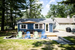 Lakefront Cabin, private beach, outdoor games - Image 2