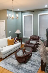 Cozy, Elegant, Central Bucktown/Wicker Park Apt - Image 2