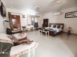 4 Guests_Family Friendly | Near Sarvodaya Hospital - Image 4