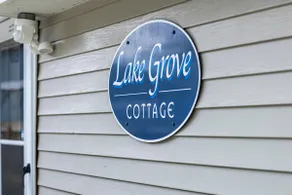 Lake Grove Cottage - 1 min walk from the Strip! - Image 5