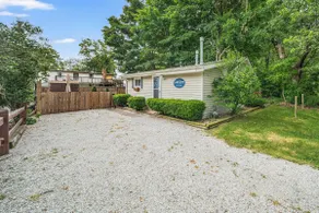 Lake Grove Cottage - 1 min walk from the Strip! - Image 4