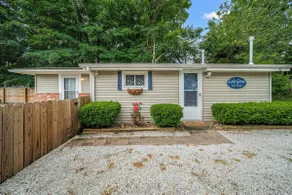 Lake Grove Cottage - 1 min walk from the Strip! - Image 2
