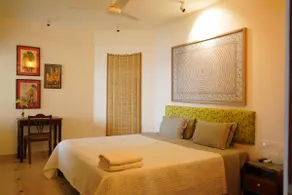 Stunning Art filled / Water View apt in Kochi - Image 5