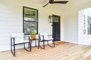 Little White House - Image 2