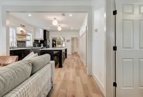 Little White House - Image 3