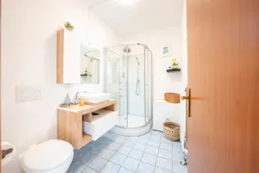 Centrally located studio apartment with private parking, Lugano - Image 4