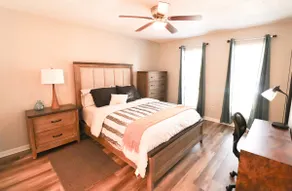 Queen Bed • Hillside Apartment • Unit A - Image 5